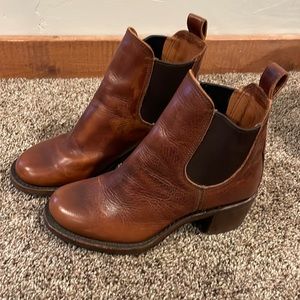 Frye Sabrina Chelsea Cognac, worn once!